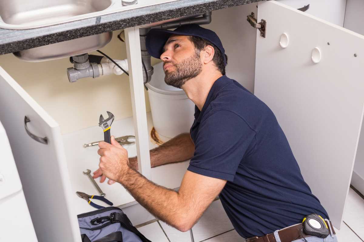 Emergency Plumbing Services (Which Companies Deliver and Which to Avoid)